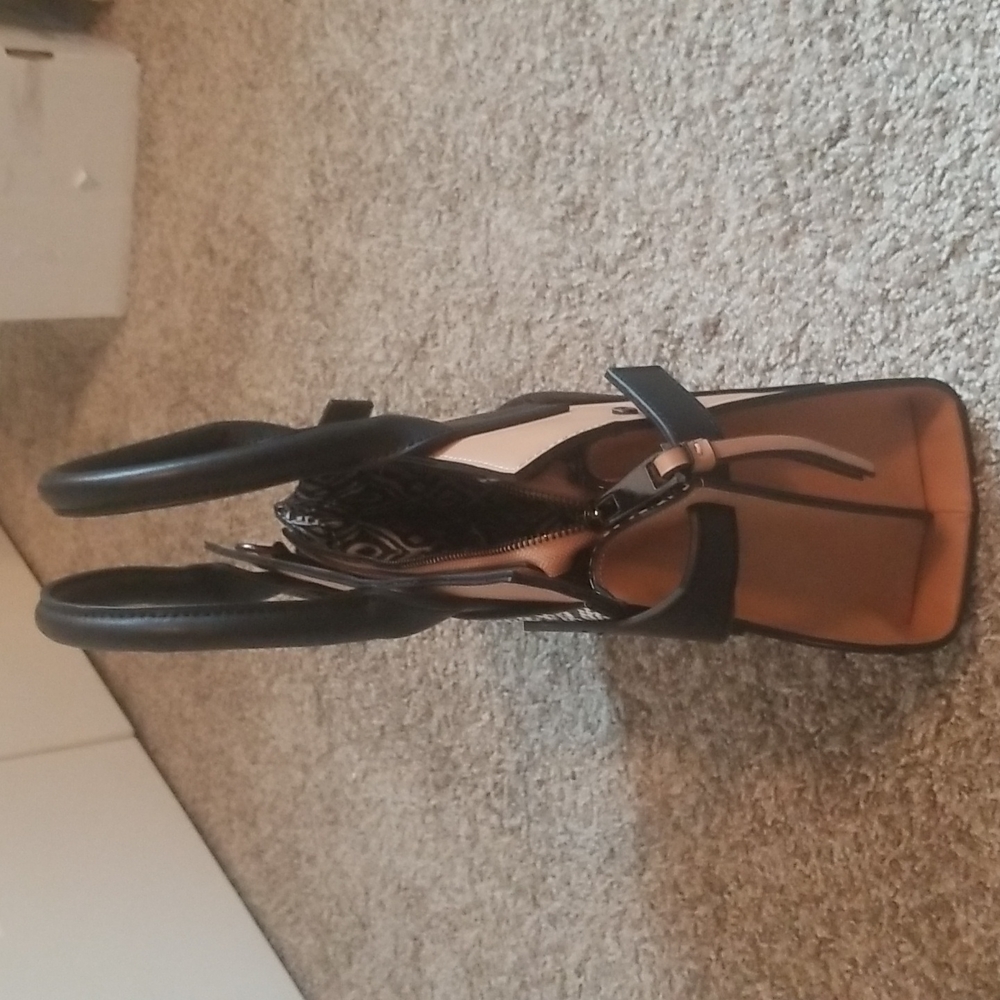 EUC Republic of Aces Black and Tan Hand Bag - Picture 7 of 7
